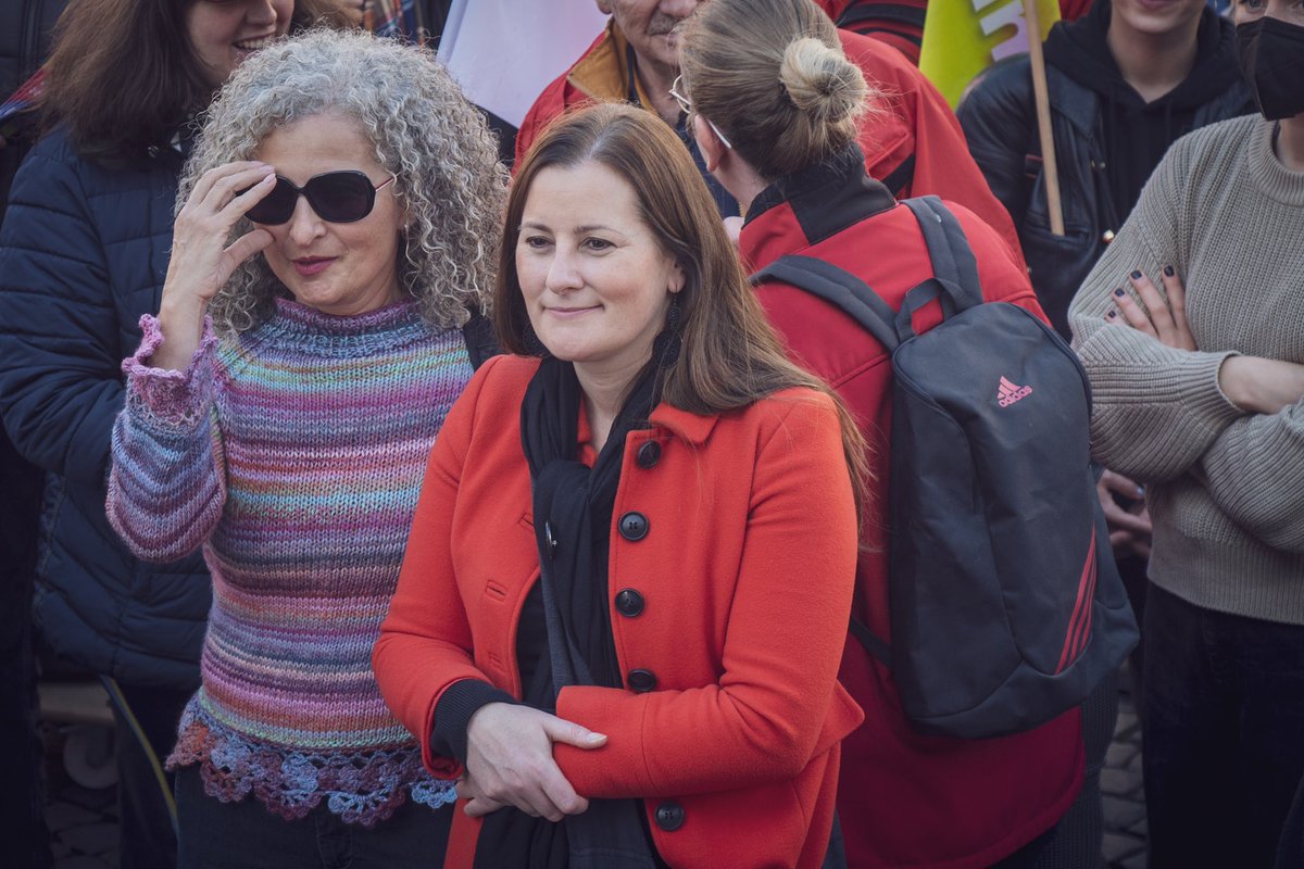 #SolidarischerHerbst in #Frankfurt: 5.000 Menschen demonstrieren für soziale Sicherheit, eine Übergewinnsteuer und die Energiewende. Darunter auch die Beschäftigten der Binding-Brauerei, die aktuell um ihren Job fürchten müssen und um den Erhalt ihrer Arbeitsplätze kämpfen.