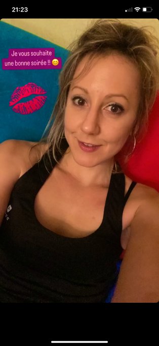 Je vous souhaite une tr&egrave;s bonne soir&eacute;e 😊😘😋✨ https://t.co/16rZjis7jo<a href="/tag/natural"class="tags"><span>#natural</span></a><a href="/tag/littletits"class="tags"><span>#littletits</span></a><a href="/tag/girlwithglasses"class="tags"><span>#girlwithglasses</span></a>