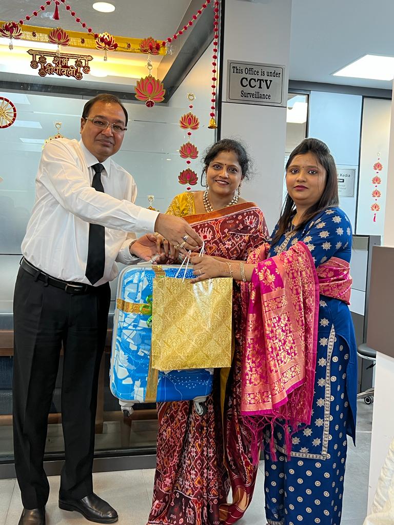 gkkediadelhi's tweet photo. Diwali Celebration - 2022 and Gift Distribution of G. K. Kedia &amp; Co. at its Connaught Place Office and Pahar Ganj office on 22nd October 2022.

#diwali #gkkediadiwali #changeislife
#proudtobegkkedia #changeinCAfirm #breakingmonotonousCAlife
#cagopalkumarkedia #CA #gkkediaandco https://t.co/JE21Qbu99Y