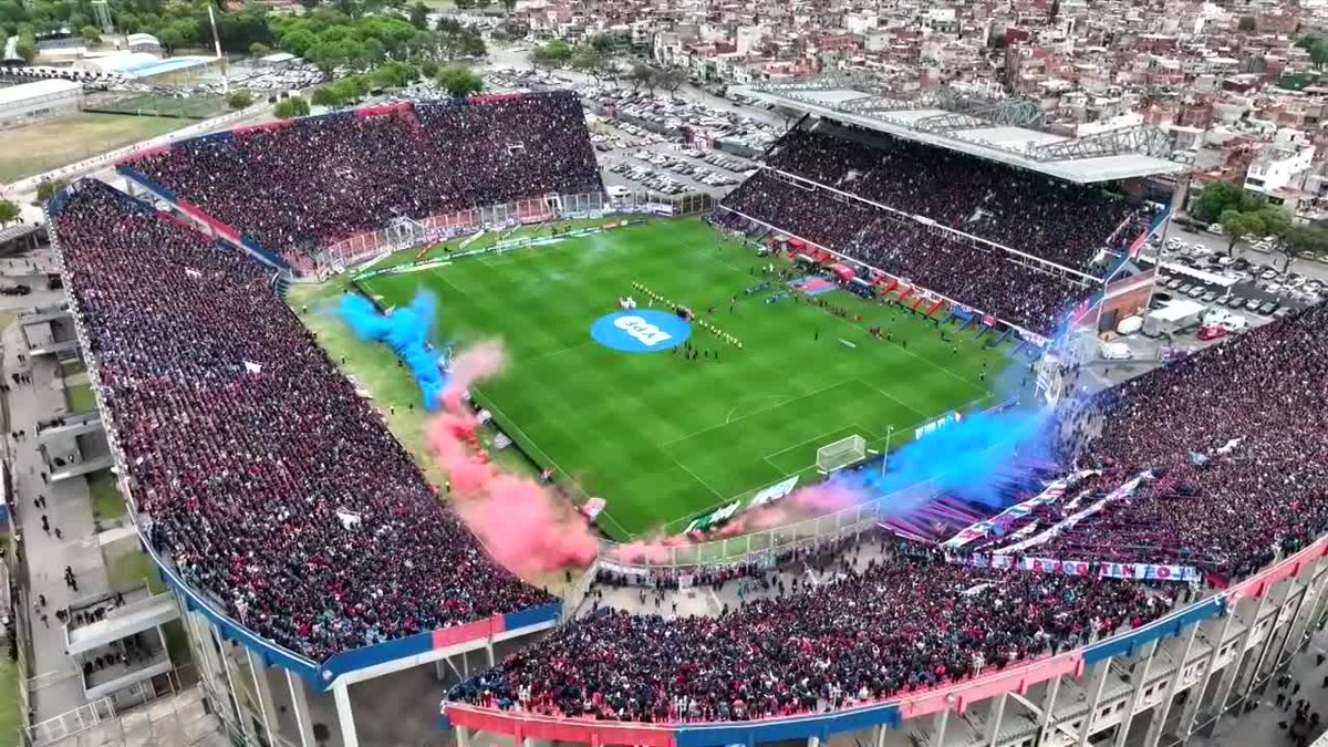 SC_ESPN's tweet photo. INFERNAL MARCO EN LA CASA DE SAN LORENZO, PARA EL ADIÓS DE TORRICO Y ORTIGOZA. https://t.co/AivmSPoveb