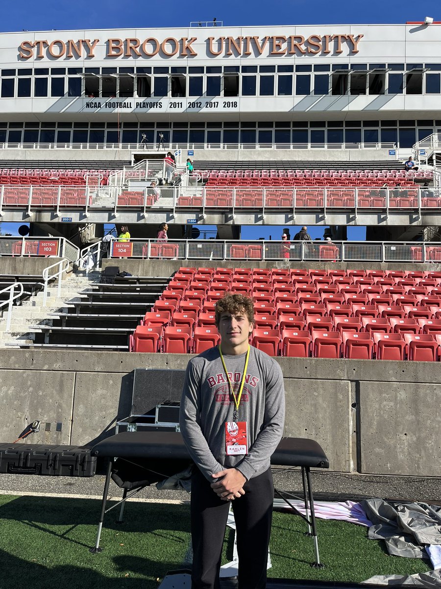 WattKahlen's tweet photo. thank you @coachnoel67 for the game day invite! had a great time and campus was beautiful. #goseawolves @StonyBrookFB https://t.co/xh7Owgc3cy