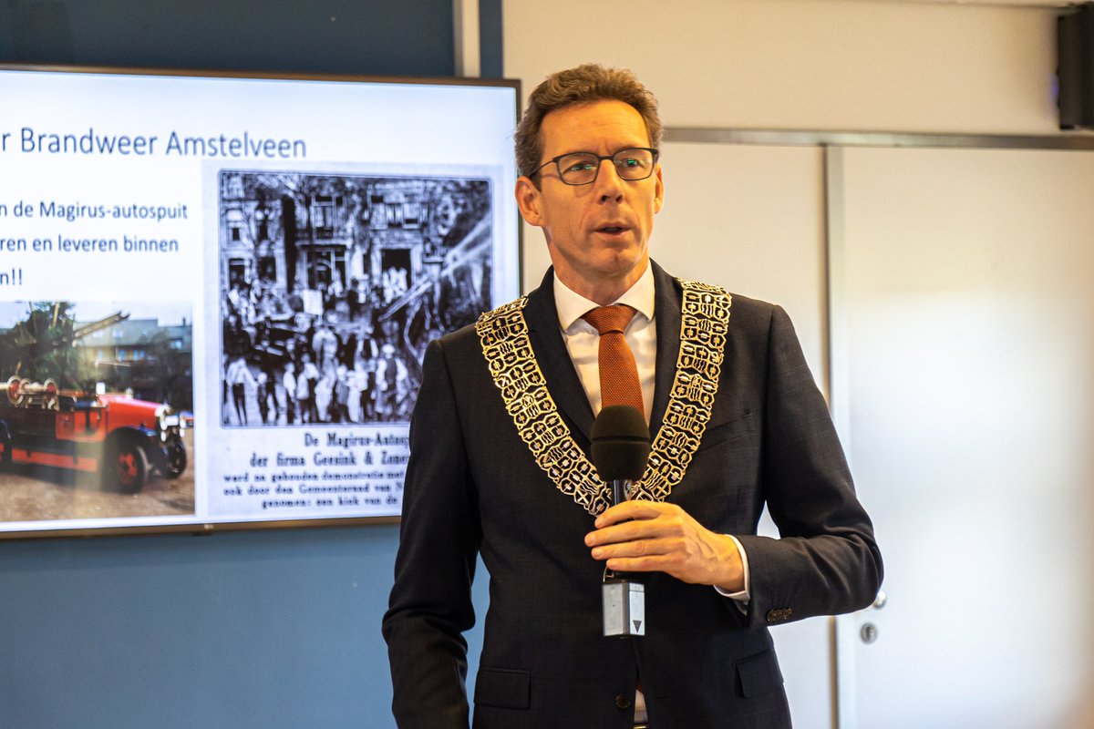 Vandaag, 100 jaar geleden, kwam onze eerste autospuit in dienst. Daarmee werd de ‘vrijwillige brandweer Nieuwer-Amstel’ opgericht. 

Vandaag hebben we dat gevierd met een receptie in onze kazerne, waarbij ook burgemeester <a href="/Tjapko_Poppens/">Tjapko Poppens</a> aanwezig was.