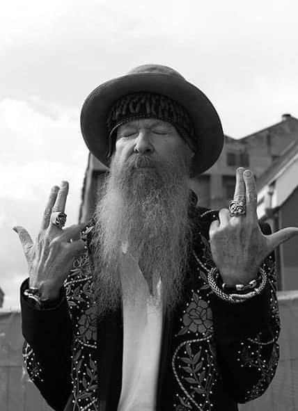 #Perfectamundo

#BillyGibbons - You're What's Happenin' Baby
youtu.be/89zVTv8Edfo