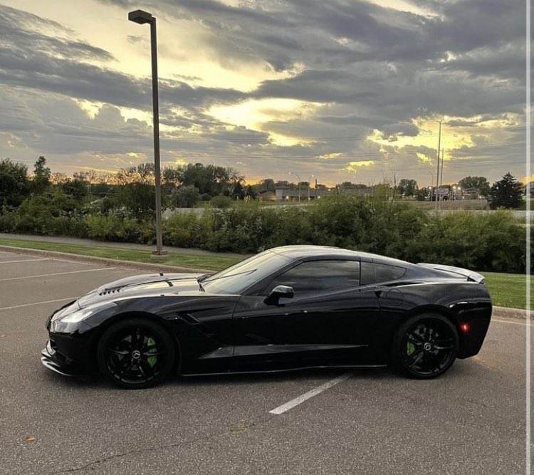 KarnageSOL's tweet photo. Been feeling generous lately, 5 $SOL to 3 random interactions on this tweet 🥂 https://t.co/at0enjys2K