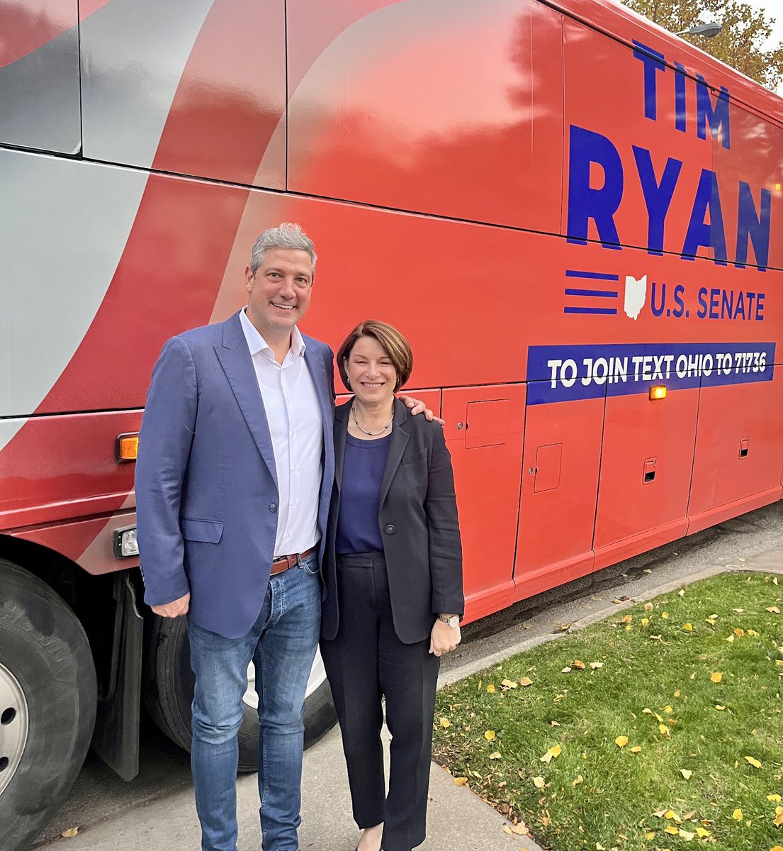 amyklobuchar's tweet photo. Want someone who is going to roll up his sleeves and fight for Ohio? That's @TimRyan! https://t.co/cnZtQ3J0Gp
