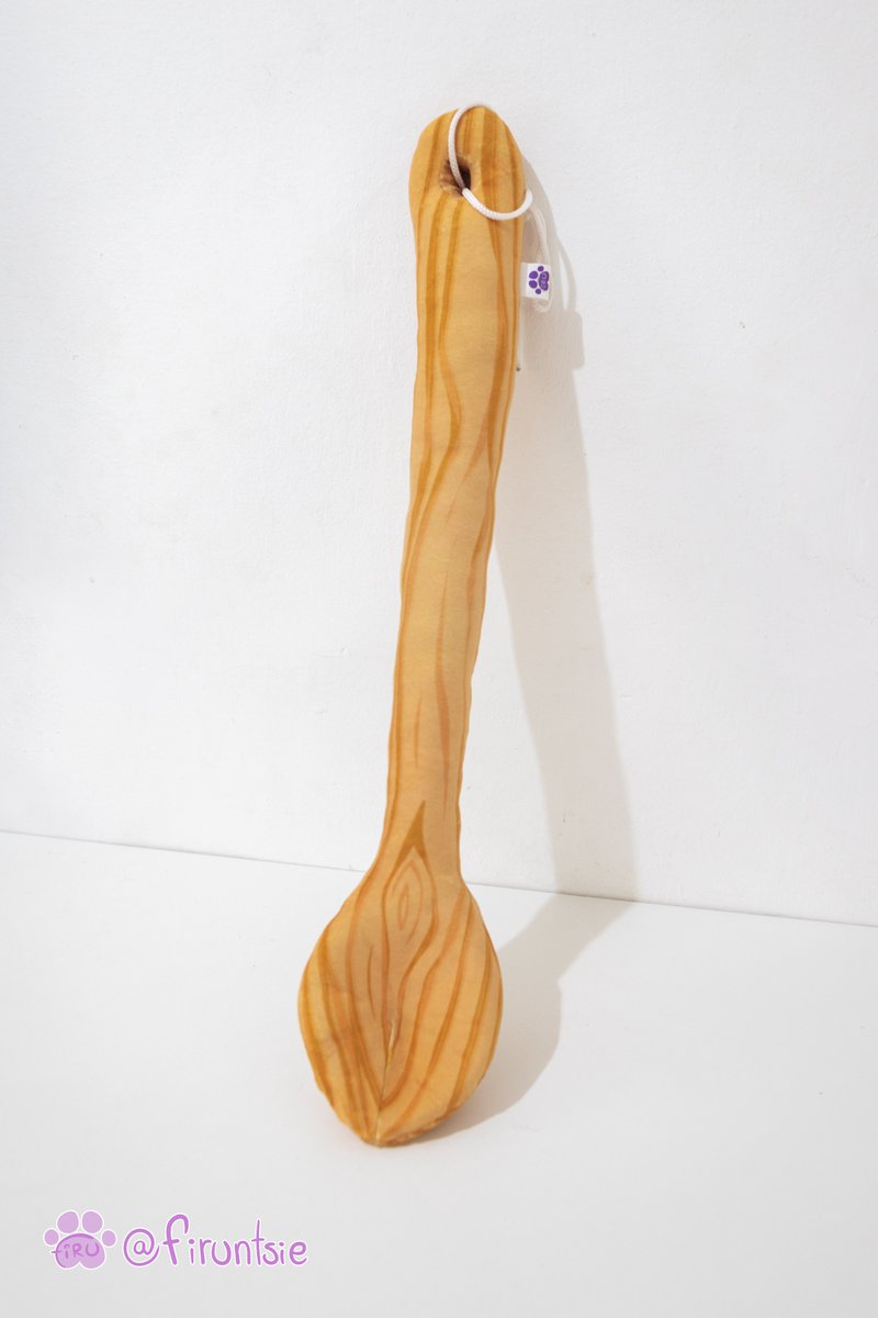 firuntsie's tweet photo. 💜Wooden Spoon Plush!💜
A sublimated soft fleece spoon with a wood texture design.
 This GIGANTIC spoon plush  measures 65x13 cm with weight at one end and filled in the rest with super soft silicone fleece. In the other side has a hole and rope to hang it✨
#furry #furryprop https://t.co/93iwTh7o40