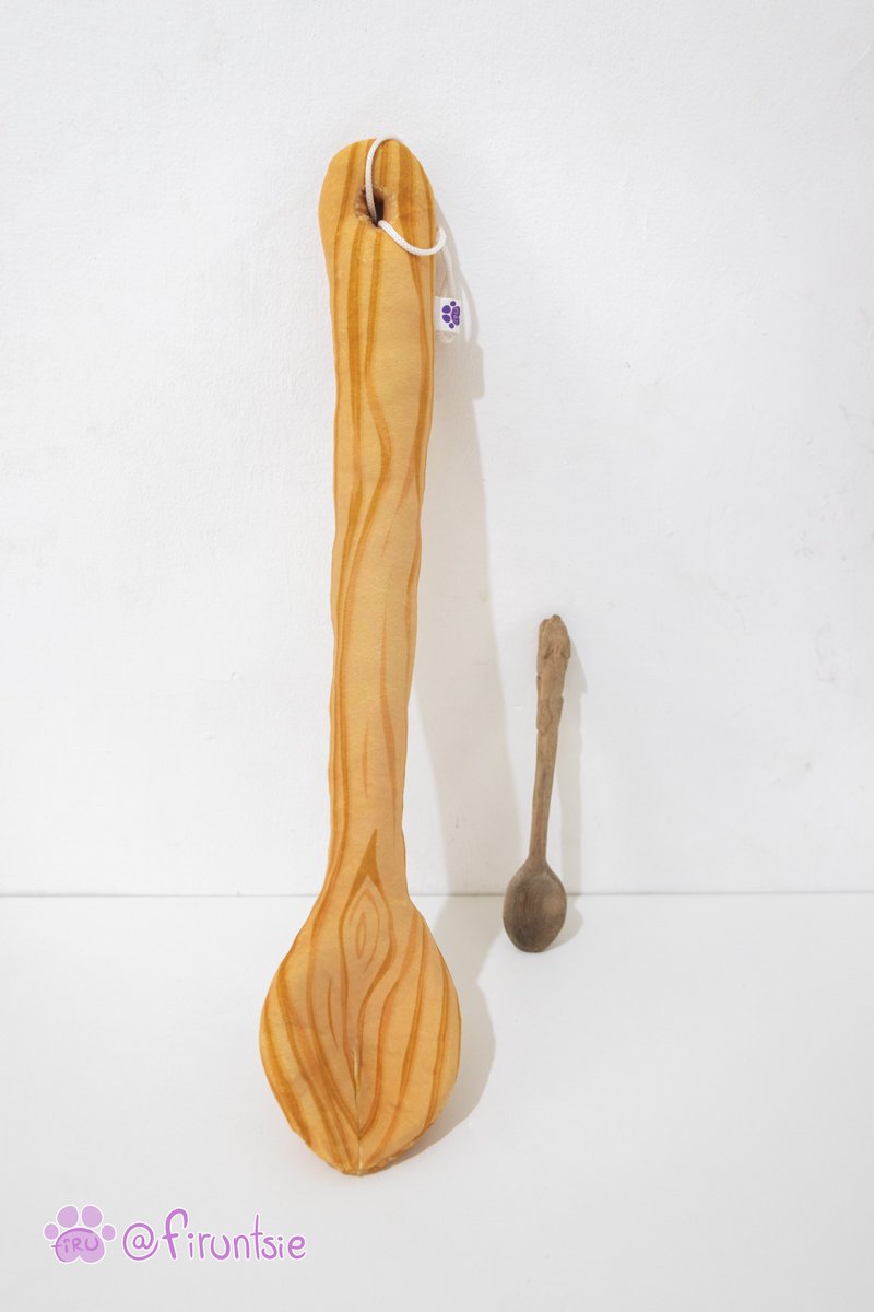 firuntsie's tweet photo. 💜Wooden Spoon Plush!💜
A sublimated soft fleece spoon with a wood texture design.
 This GIGANTIC spoon plush  measures 65x13 cm with weight at one end and filled in the rest with super soft silicone fleece. In the other side has a hole and rope to hang it✨
#furry #furryprop https://t.co/93iwTh7o40