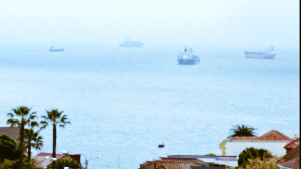 Off_Valpo's tweet photo. @15lorena15 @FcoZunigaM @EmilioRifo @lorenacarvajal @fberriosLT @RodrigoOgalde @PortalPortuario @TPS_Valparaiso @edgardolazo zarpe del portacontenedores #MSC @Brittany🇵🇹(PT) y petrolero #Doña_Ana🇨🇱(CL) pasando frente a #Viña_del_Mar con los buques de carga #Southern_Hawk🇸🇬(SG) @IDC #Pearl🇹🇳(TR) @Clara🇱🇷(LR) @Cordillera🇵🇦(PA) #Kypros_Spirit🇨🇾(CY) petroleros @Alpaca🇨🇱(CL) y gasero #Sevilla_Knutsen🇪🇸(ES) https://t.co/fkw9w3x52h