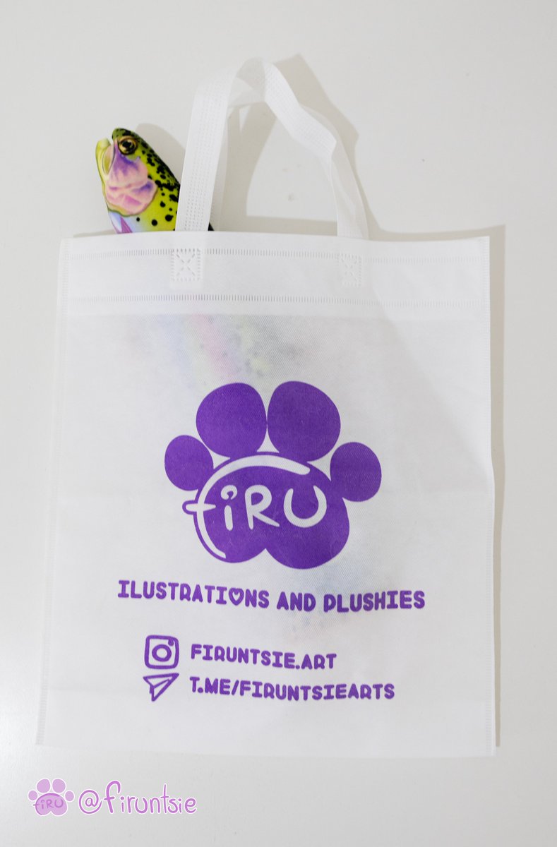 firuntsie's tweet photo. 💜Trout Plushies!💜
Sublimated soft fleece fabric fish, 40 x 13 cm filled with super huggable silicone fleece✨
.
.
#Furry #furryprop #plushies #furryart https://t.co/Xw3BinMkuU