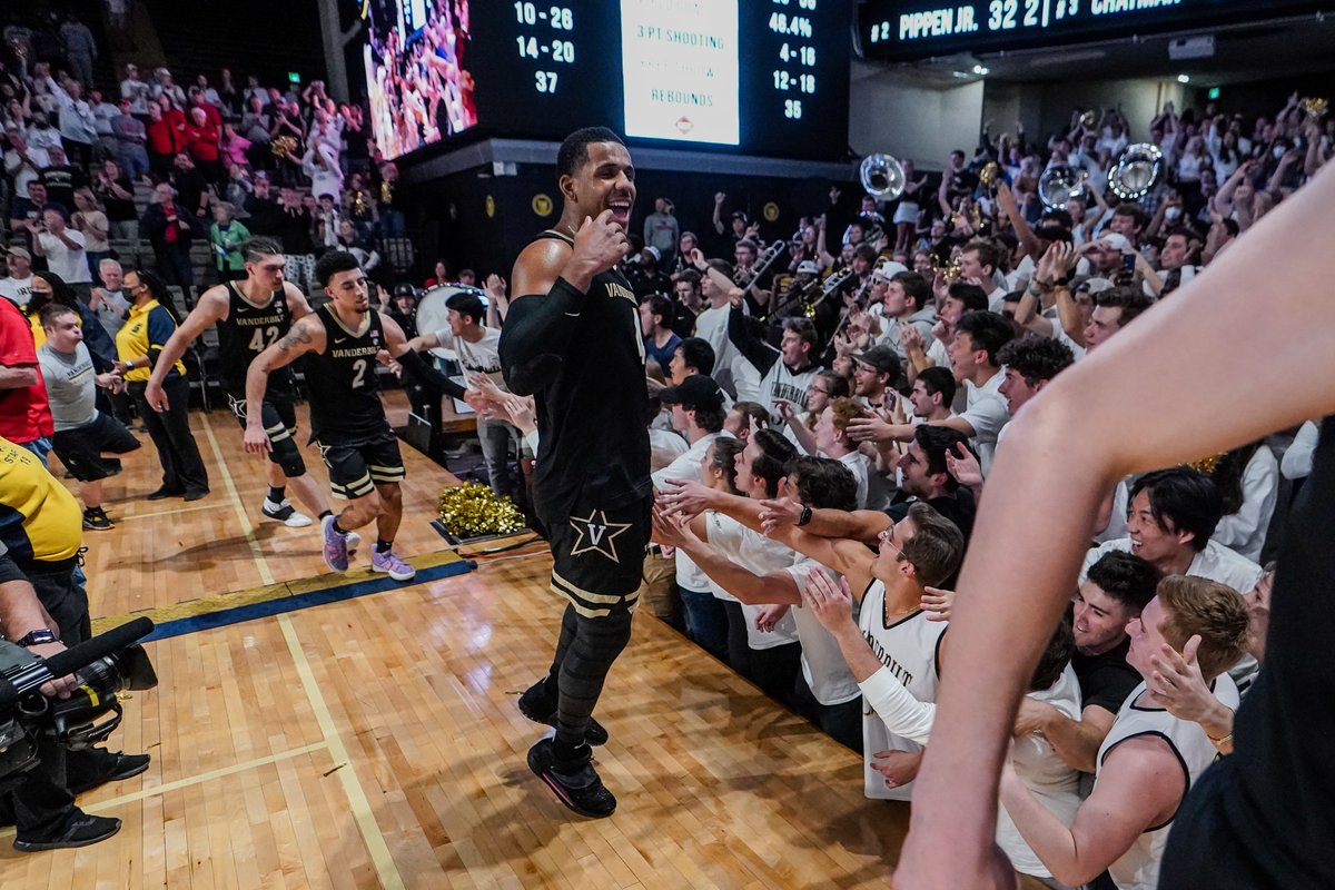 VandyMBB's tweet photo. 𝐅𝐑𝐄𝐄 🎟️🚨
Enter to win a pair of six-game mini-plan men’s basketball tickets‼️
Do all 3⃣⤵️
1. Like & retweet this post
2. Reply to this post with a photo of you in your favorite Vandy gear with #VandyFan
3. Fill out this form https://t.co/hkmMRVqBpp
#VandyFan | #AnchorDown https://t.co/Efww8Aapc3