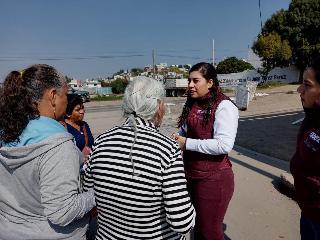 xelariannah's tweet photo. Junto al #EquipoX no he dejado de recorrer las colonias y juntas auxiliares que conforman nuestro #DistritoXI, para escuchar y atender a nuestra gente, Hoy, volvimos una vez más, pero en esta ocasión para rendir cuentas de frente, compartiendo las acciones y resultados que…(1/2) https://t.co/IjkzHvIu76