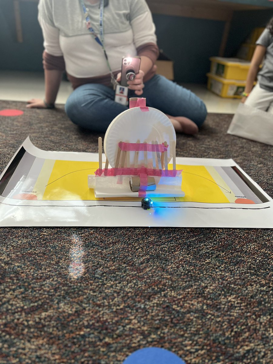 Ozobots Assemble! Thank you <a href="/Mrs_Fielden_IFT/">Mrs_Fielden</a> for letting us use the STEAM Lab to stretch our brains to create a structure to protect the ozobot from the sun☀️🤖.