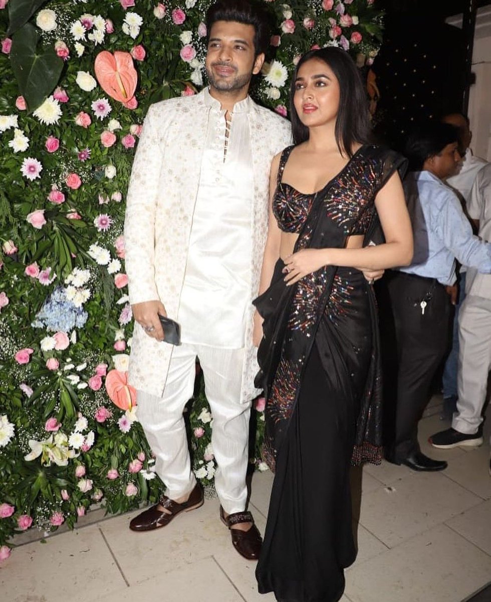 htcity's tweet photo. #KaranKundrra and #TejasswiPrakash have finally arrived at #EktaaKapoor’s Diwali party in Mumbai💥 ✨

📸: @yogenshahyogen 

@kkundrra @itsmetejasswi @EktaaRKapoor #Bollywood  #Diwali    #Diwali2022 #DiwaliParty #DiwaliBash #BollywoodParty #BollywoodNews #TejRan #tejranfans https://t.co/LDAuAqbiUr
