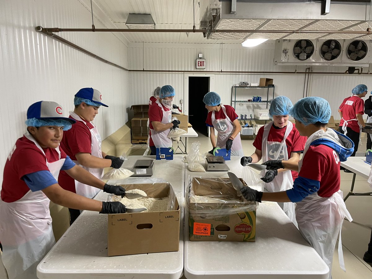⭐️Our RBI players are all-stars on and off the field! The Cubs #RBIAllStars volunteered at the @FoodDepository to pack food and assist community members in need today. The group helped prepare 30,538 total pounds of food and 25,449 meals ⭐️