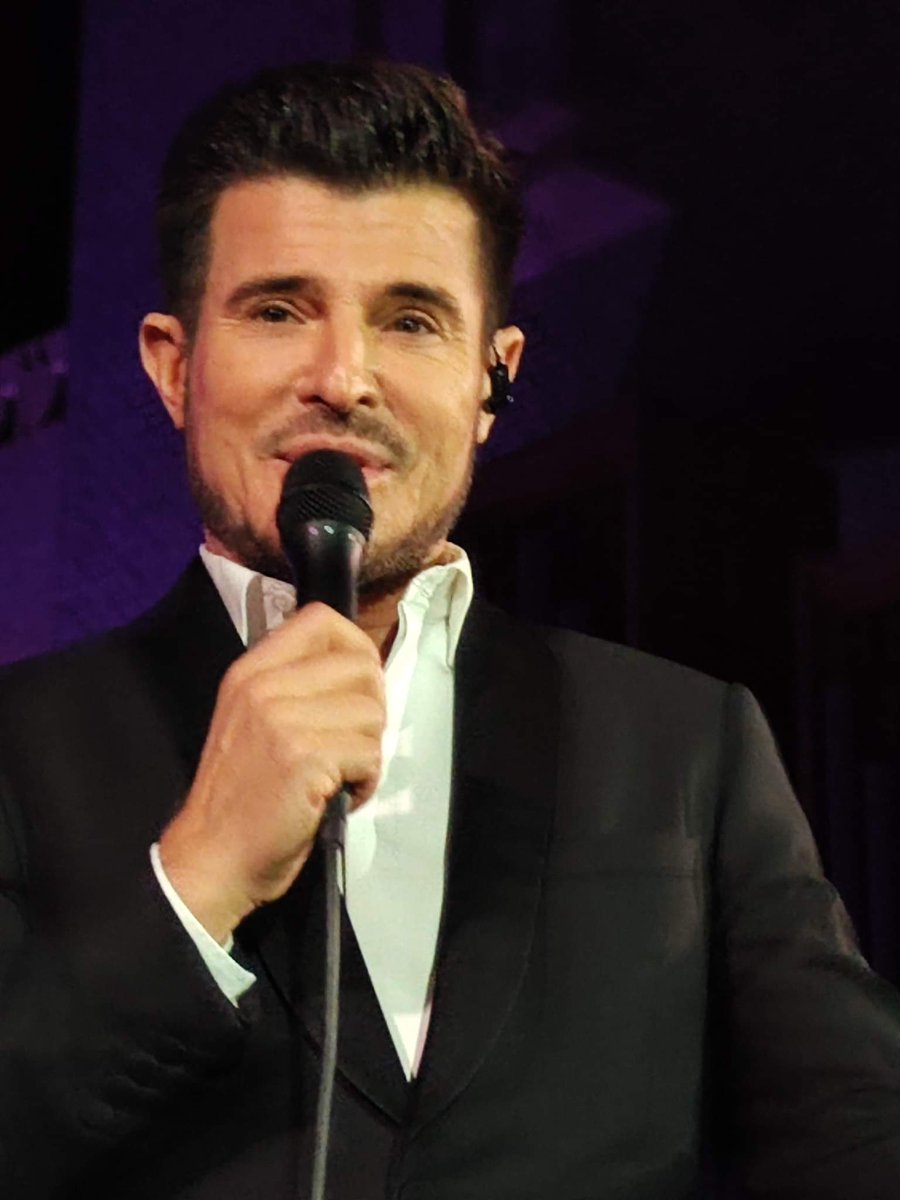 1809Laeti's tweet photo. Un cadre divin ⛪
Une voix puissante 😮
Un regard envoûtant 🤗
Un tendre sourire 🥰
De vives émotions ❤
Voilà la recette parfaite pr un récital inoubliable 🌟 made in @vincentniclo
Après 6 dates, qq mots me viennent waouw ... merci ... ENCORE
#AlreadyMissU #LuvU https://t.co/FXwf0Pg6vs