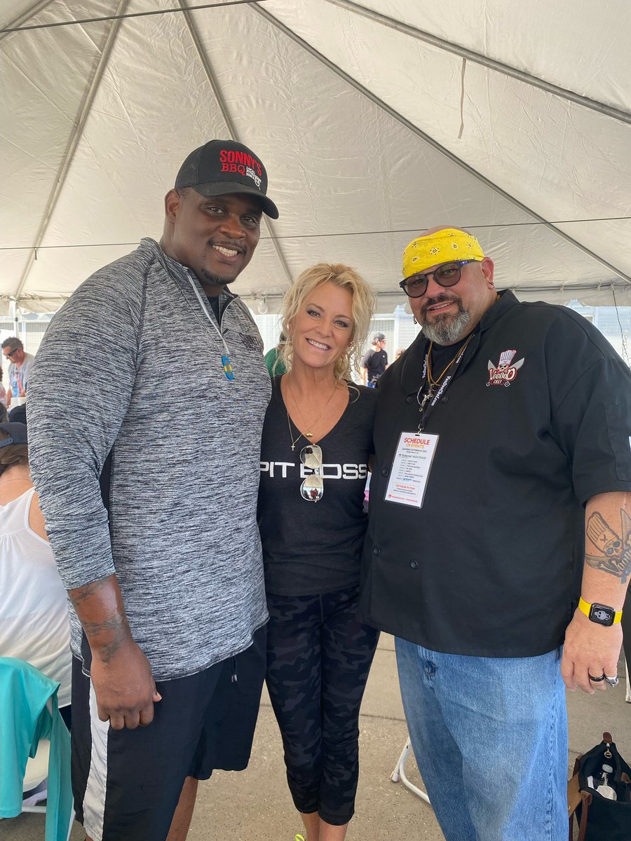 So cool to see Shannon Snell of @sonnysbbq at @tampapigjig judging! Last time @nbbqa Meet the Masters!! We ❤️our #bbqfamily !! #bbq #nbbqa #blessed