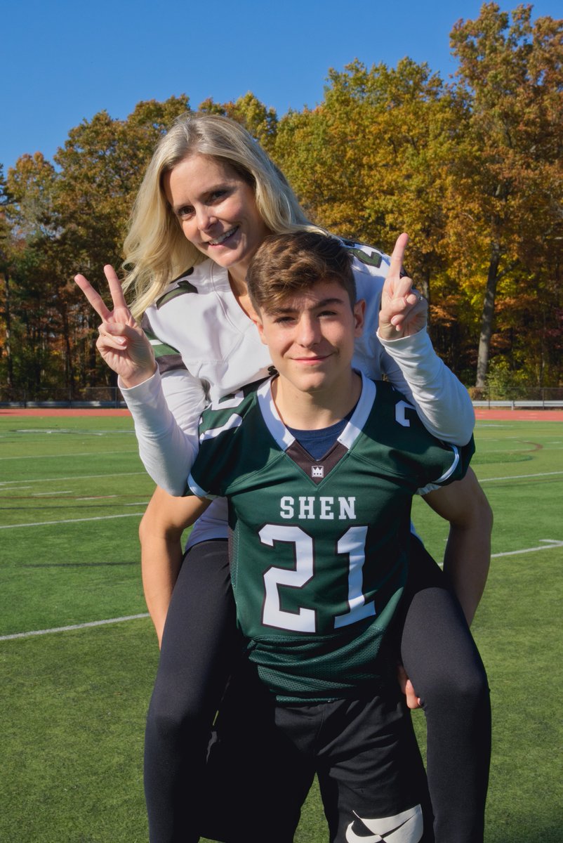 StopPhotography's tweet photo. What a beautiful day for Moms of Fall photo shoot.  A tradition returns.
@shenfootball_01 @ShenAthletics @ShenNews @DianeRicci5 @AmyStandaert https://t.co/JmRDMLnEJ5