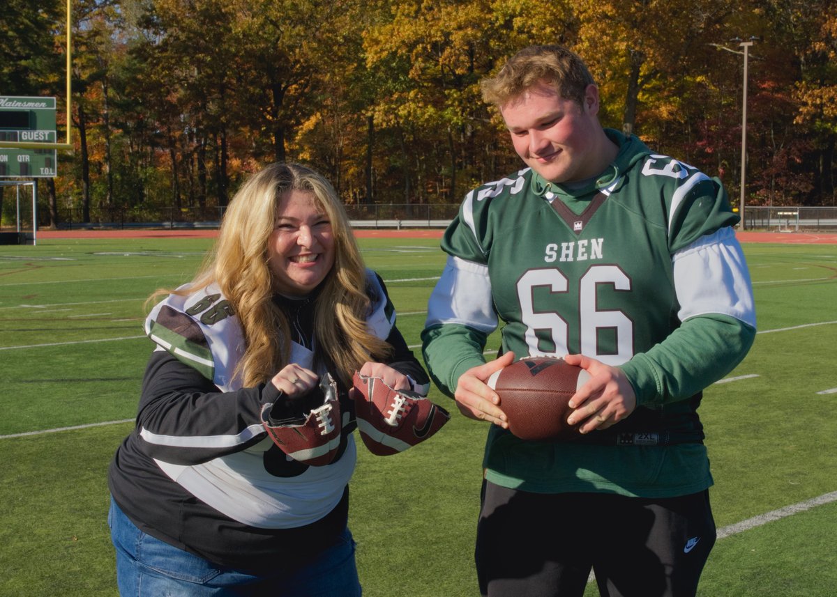 StopPhotography's tweet photo. What a beautiful day for Moms of Fall photo shoot.  A tradition returns.
@shenfootball_01 @ShenAthletics @ShenNews @DianeRicci5 @AmyStandaert https://t.co/JmRDMLnEJ5