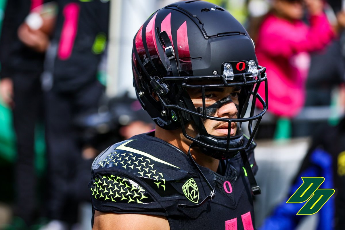 OregonDucks_SI's tweet photo. Some more photos from pregame of Oregon's breast cancer awareness uniforms against the UCLA Bruins #goducks #OREvsUCLA https://t.co/aPLeegpuH0