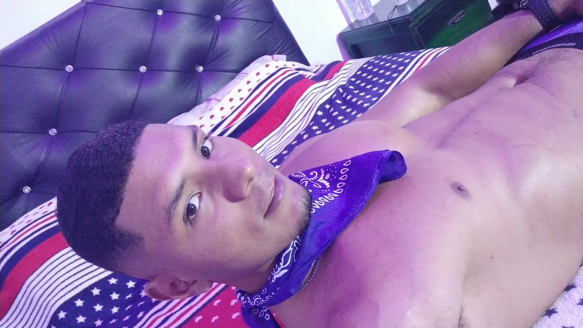 GeorgeZep1's tweet photo. #latino #sexy #uncut #sexo https://t.co/bhKIUzSDjT