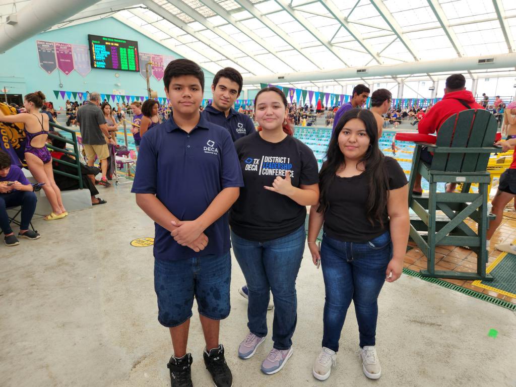 McallenDeca's tweet photo. More pictures of Memorial DECA volunteers at Memorial swim meet https://t.co/AALDlA2EDL