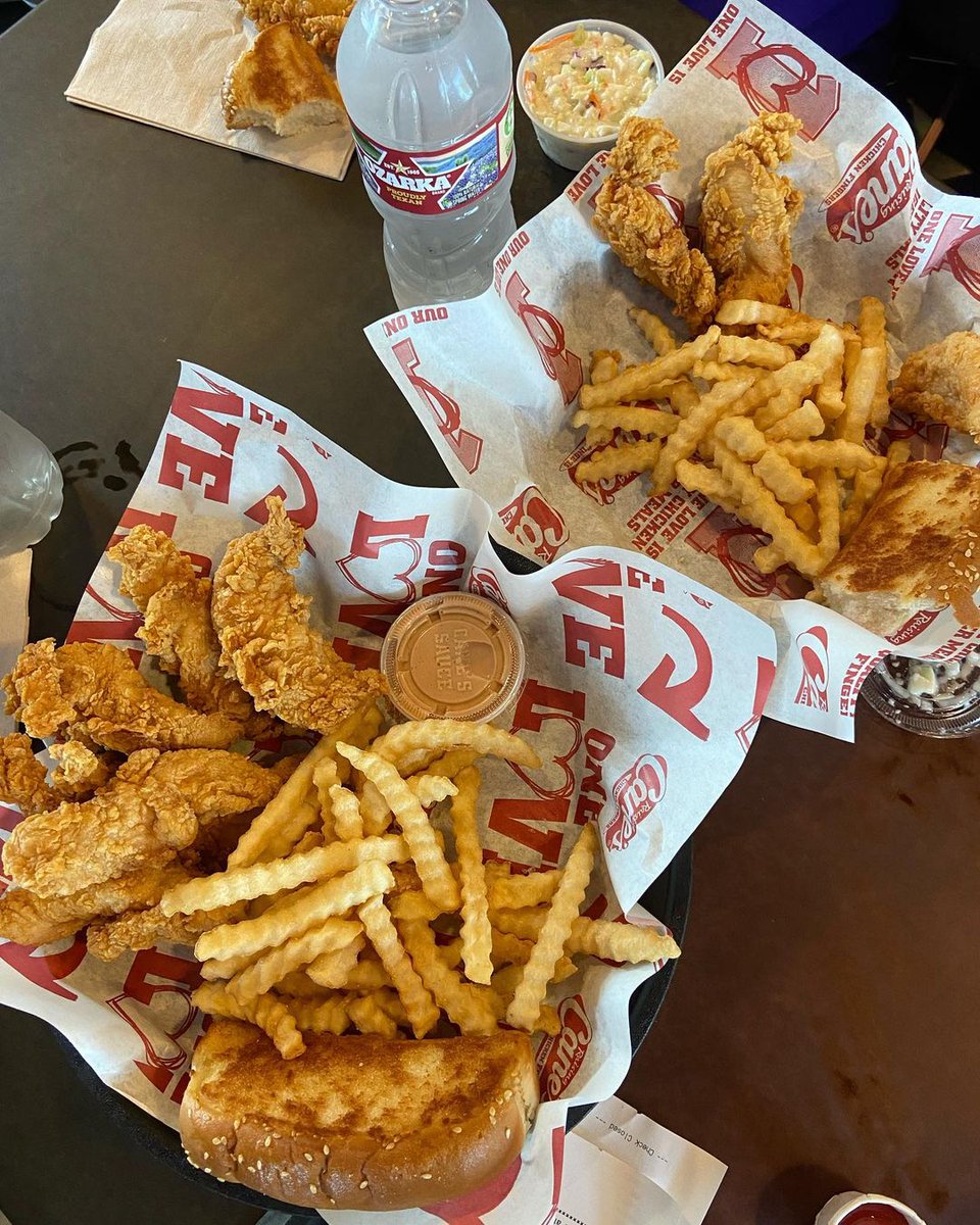 raisingcanes's tweet photo. SAFTBC: Saturdays Are For The Box Combos.

📸: @dontfollowmeifyouarehungry (IG) https://t.co/5ShxPquhwL