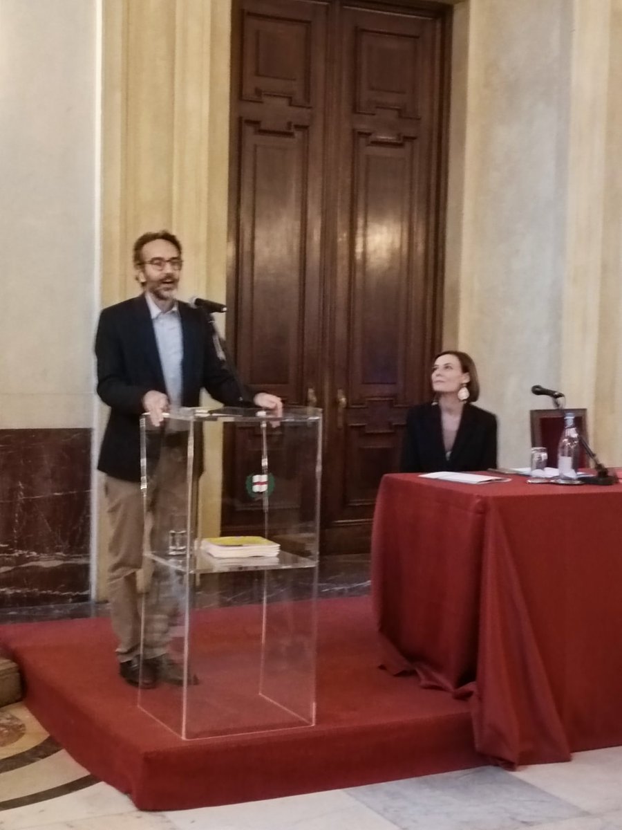 assigulliver's tweet photo. Oggi a Milano, in occasione della celebrazione dei nostri primi 10 anni della nostra associazione, abbiamo consegnato il glossario alla Vicepresidente del Consiglio del @ComuneMI @RobertaOsculati
e all'assessore al Welfare e Salute #lambertobertolé
#Assi10 #AssiIntour https://t.co/Duymdd233N