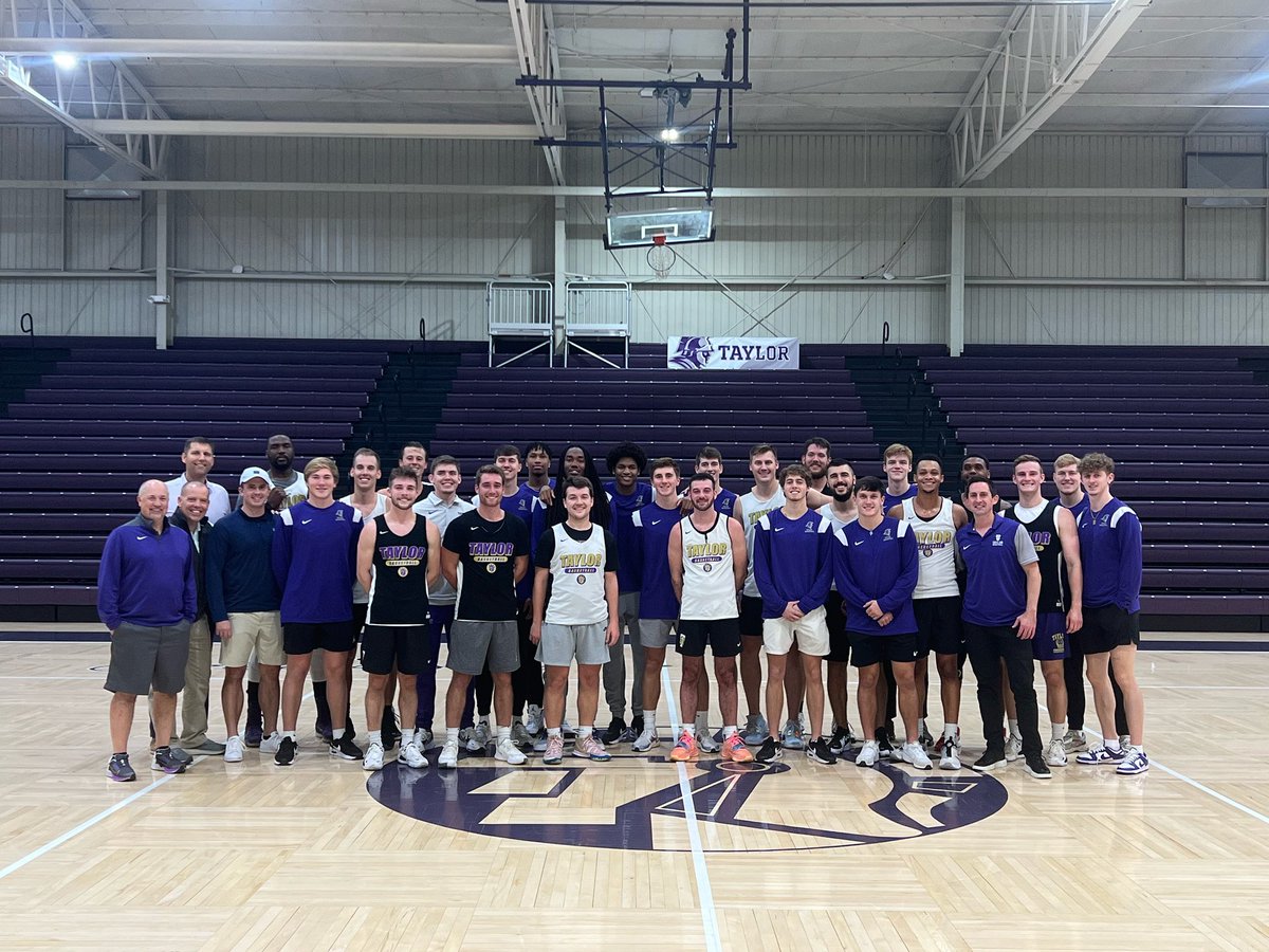 taylor_hoops's tweet photo. Honored to have these alums back in Odle Arena today! https://t.co/Oqcdoup1p6