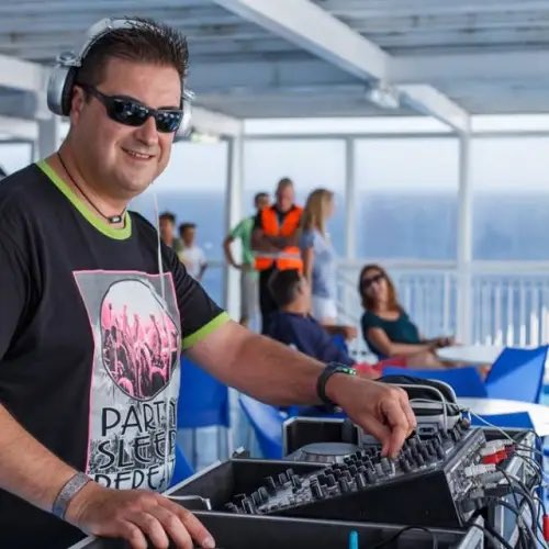 ¡Vamos que nos vamos! 💪🏻

Aquí comienza una nueva edición de sábado noche de Music Box.

¿Nos escuchamos? ☺️

|| kissfm.es/player ||

#EstoEsKISS