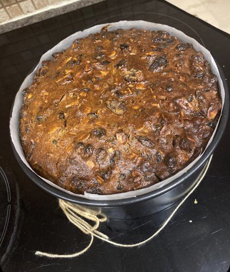 sarahwhittingh8's tweet photo. Christmas cake done. Plenty of time to keep feeding it with the good stuff #boozycake https://t.co/tepq3iWF70