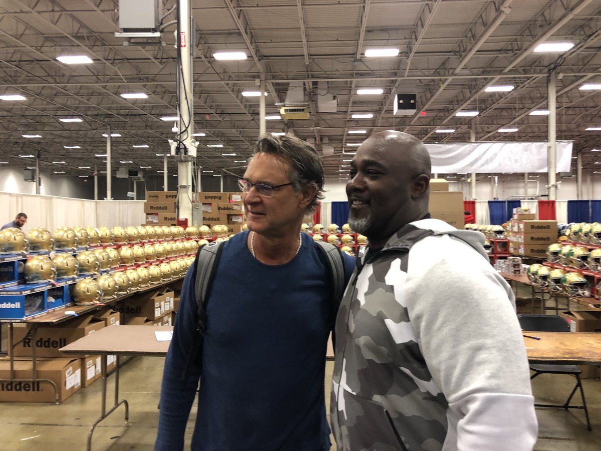 CSASHOWS's tweet photo. Don Mattingly signing at the CSA Show Saturday!
#donmattingly #csashow #baseball #baseballlife #mlb #csashows #thehobby #whodoyoucollect https://t.co/6OSxKGjtsb