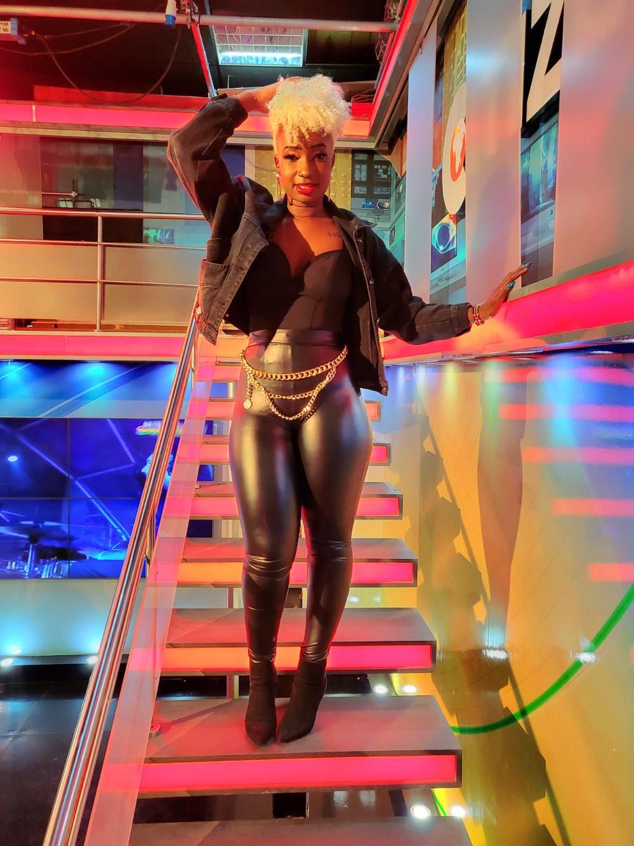 Black on black vibes by your night nurse <a href="/talliaoyando/">Chululups 🇰🇪</a> 🤌🏽
#OneLove ❤💛💚