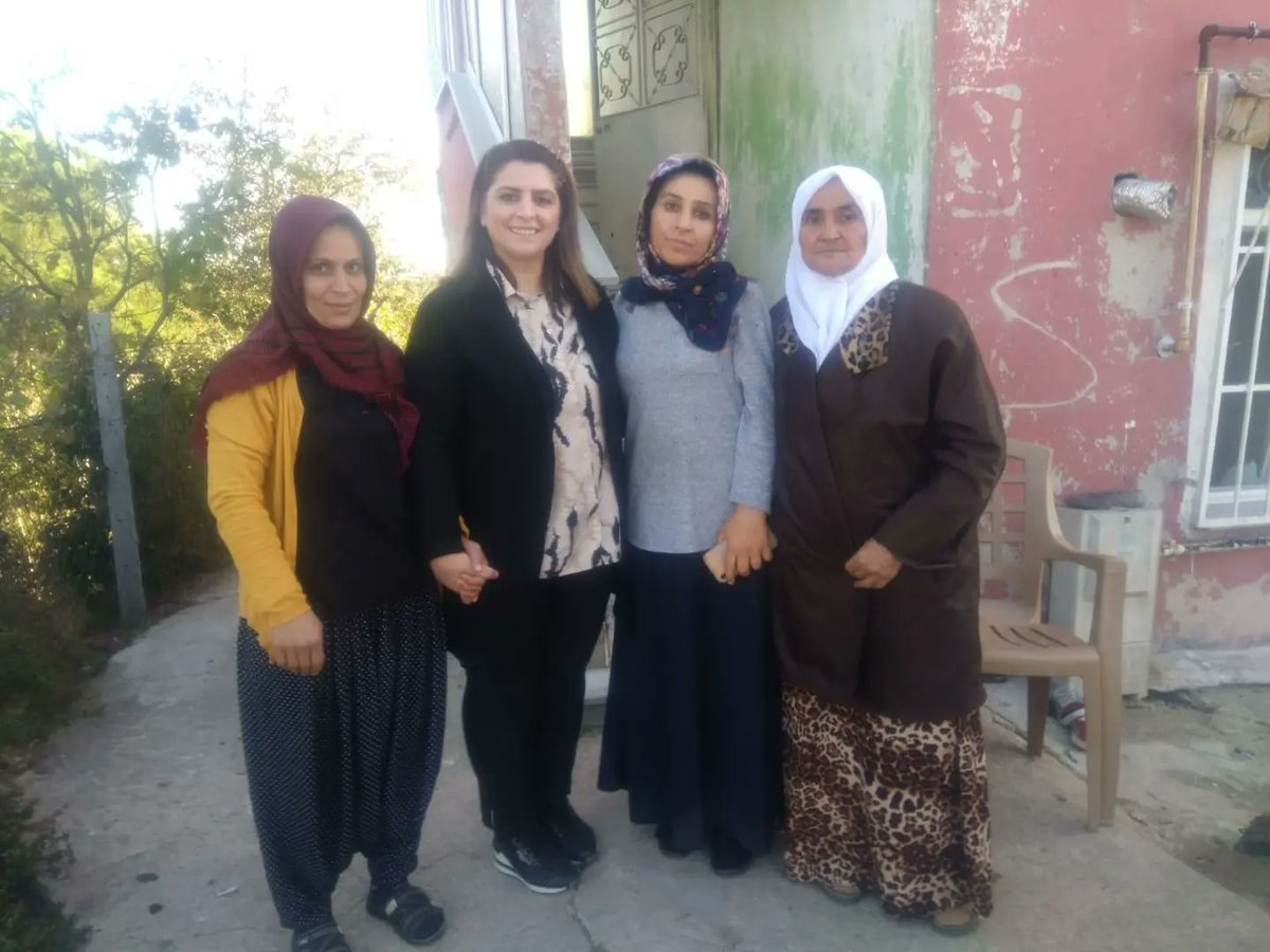 Akkadinsilivri2's tweet photo. ✅Büyükçavuşlu
Cumhurbaşkanımıza söz verdik çalınmadık kapı bırakmayacağız.🇹🇷
Bugün Büyükçavuşlu’da gönlü güzel muhabbeti güzel komşularımızı ziyaret ettik.
#İşimizVaktimizdenÇok
#Hedef2023 https://t.co/I1jdxJNuZ5
