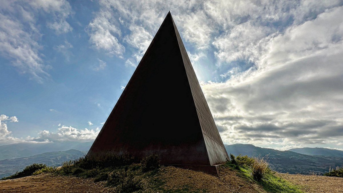 clbenc's tweet photo. 🇮🇹Italy📍Sicily🚩Messina📌Motta d’Affermo🗓2022 Oct 20 - Fiumara D’arte - Land Art - Piramide 38’ Parallelo, a work by Mauro Staccioli. #claudiobencivenni® #island #sicily #messina #mottadaffermo #fiumaradarte #piramide38parallelo #landart #beautifuldestinations #instagram https://t.co/0WX4RuQiTe
