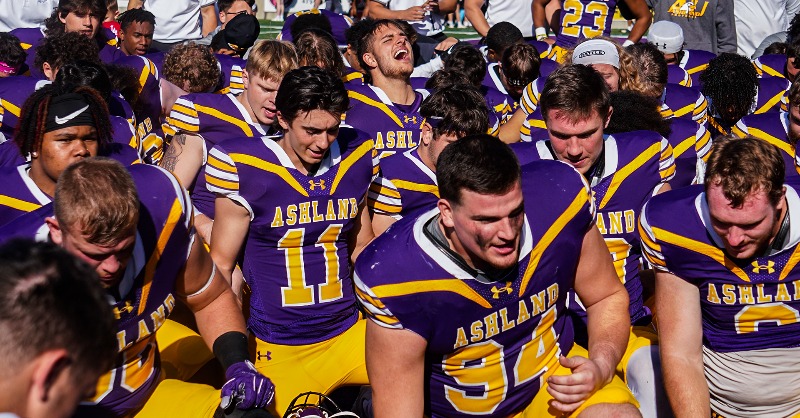 ashlandeagles_'s tweet photo. 𝗨𝗡𝗕𝗘𝗔𝗧𝗘𝗡 𝗘𝗔𝗚𝗟𝗘𝗦❗️
@AshlandFB maintain composure in second half, fending off late second half surge from Tiffin to advance to 7-0, putting themselves in terrific position atop the Great Midwest standings!