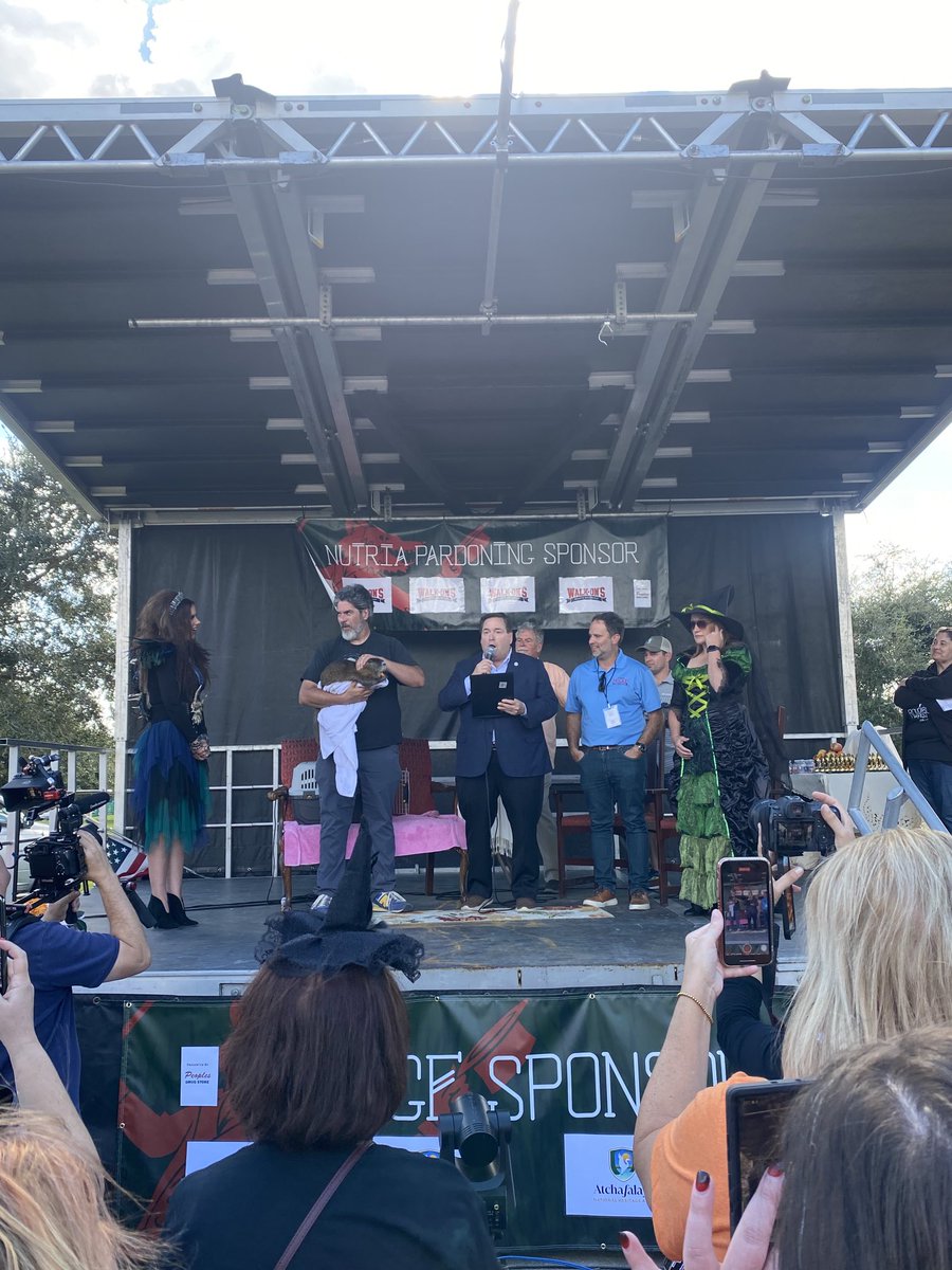 .⁦@LouisianaLtGov⁩ ⁦@TannerDMagee⁩ and other dignitaries during the pardoning of the nutria at Rougarou Fest