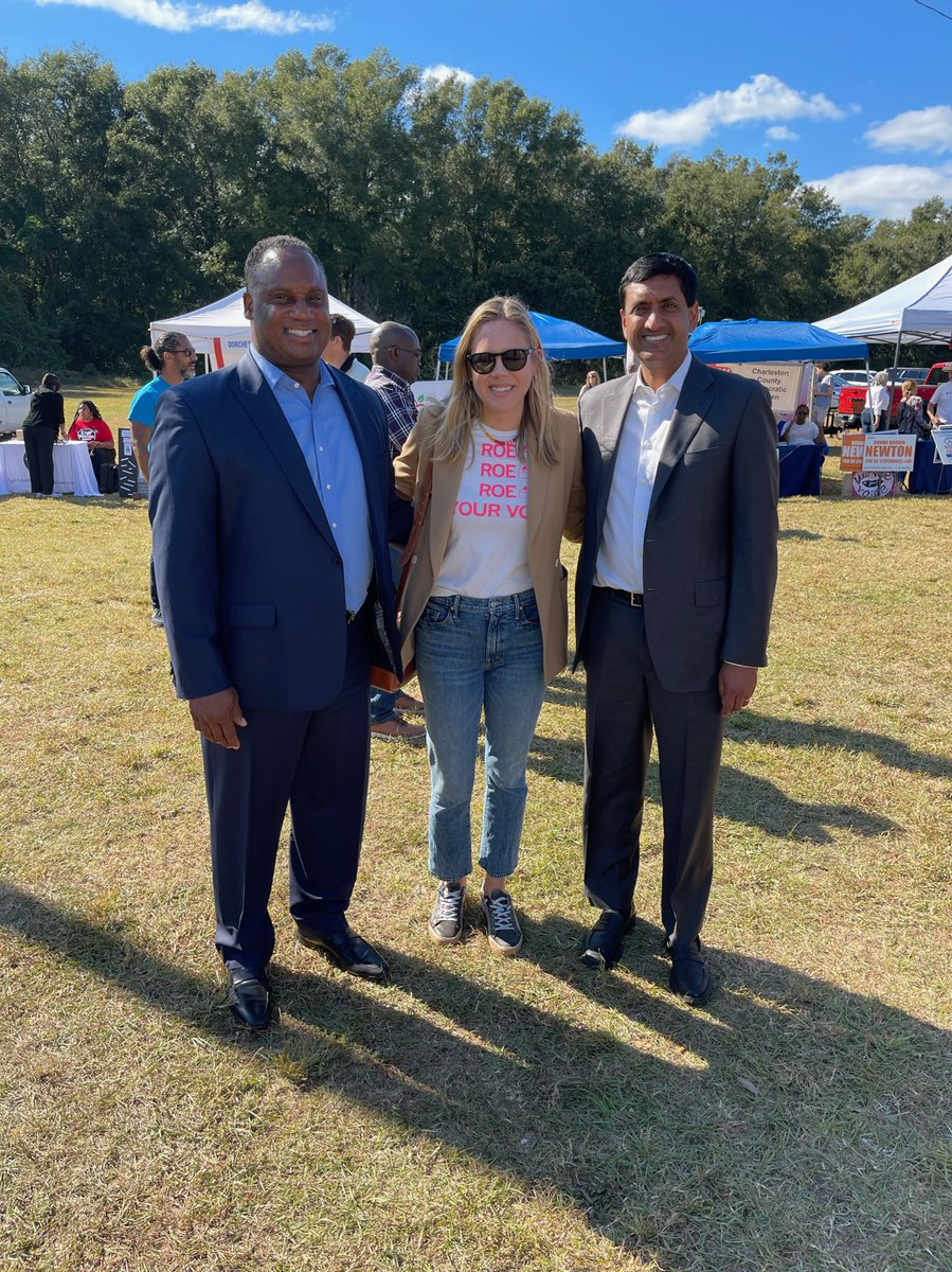 AnnieAndrewsMD's tweet photo. Great afternoon @ChsDems Blue Jamboree. Gracie was VERY excited to meet @harrisonjaime and to get a chance to chat with SC’s next Governor @JoeCunninghamSC. Also I had the pleasure of meeting @RoKhanna and @CongressJackson.
Democrats are fired up!🔥🔥 https://t.co/aRmvpKmxuz