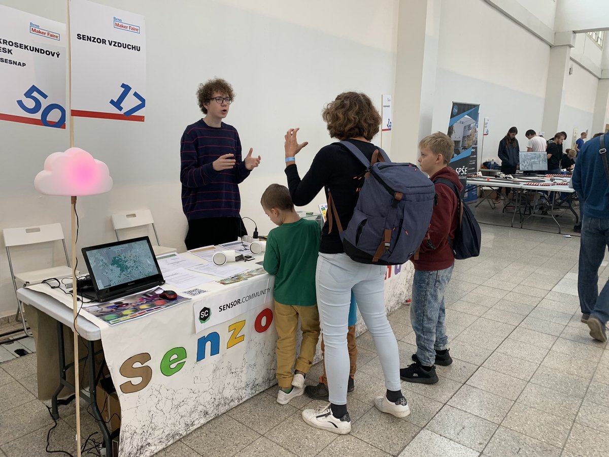 senzorvzduchu's tweet photo. Výběr fotek z dnešního @MakerFaireCZ Brno - díky za návštěvu! #ovzdusi #kvalitaovzdusi #senzorydoskol
#Senzorvzduchu @SensorCommunity
#Sensor2School https://t.co/nn70Ot5yNZ