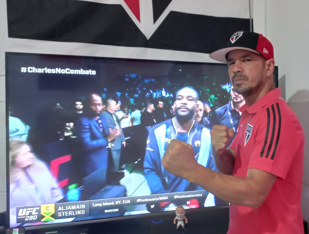 MaercioPires's tweet photo. @UFCNoCombate 
No aguardo da luta principal 
#CharlesNoCombate https://t.co/5WdhzK3qMq