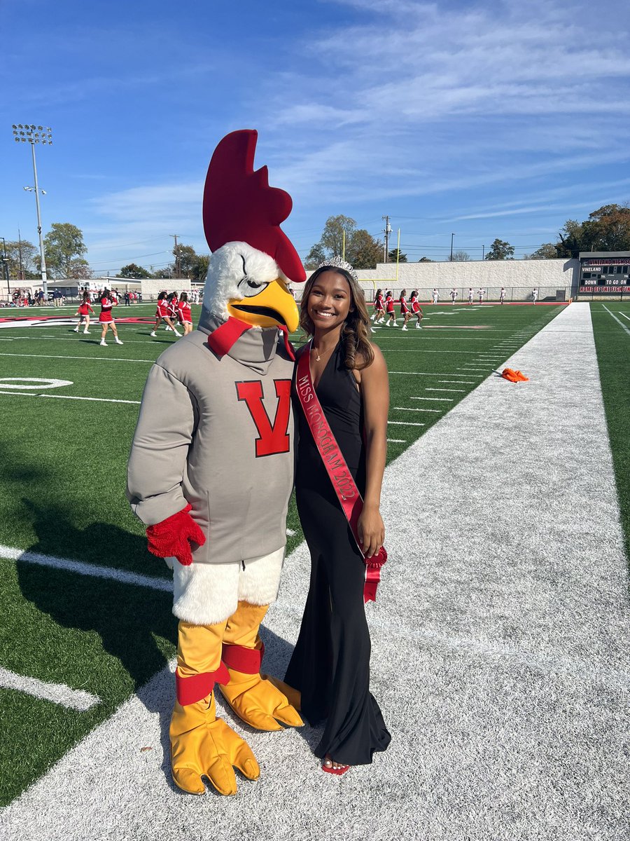VinelandFB's tweet photo. Congratulations to Vanessa Williams, who was crowned Miss Monogram today.🐔 https://t.co/7cm3ON06tN