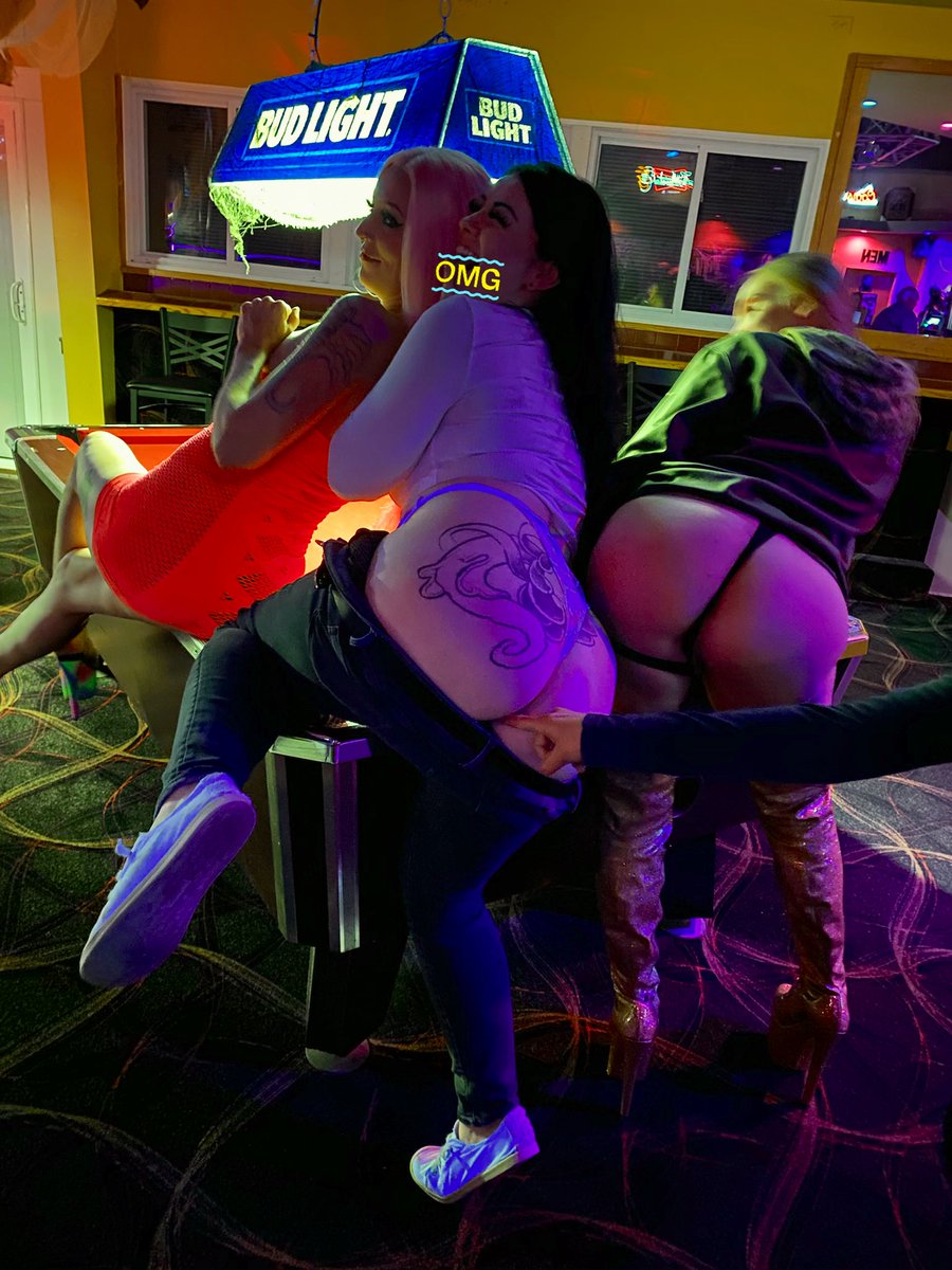 saltysirenx's tweet photo. i don’t remember this but i’m so happy for my friday night, even if i don’t remember  🤍#stripperproblems https://t.co/H53oR11wPY