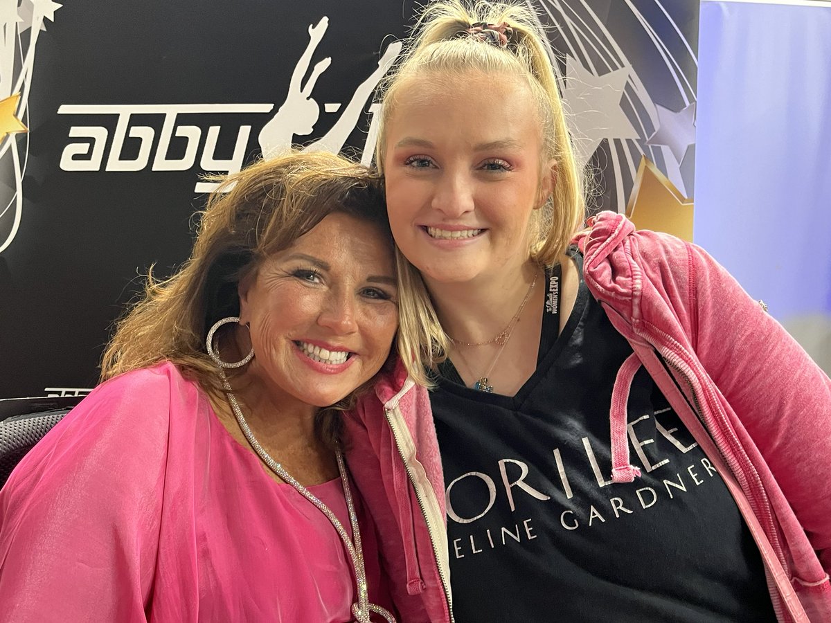 __brooke__35's tweet photo. @Abby_Lee_Miller ilysm icon https://t.co/YtTzvp0wZk