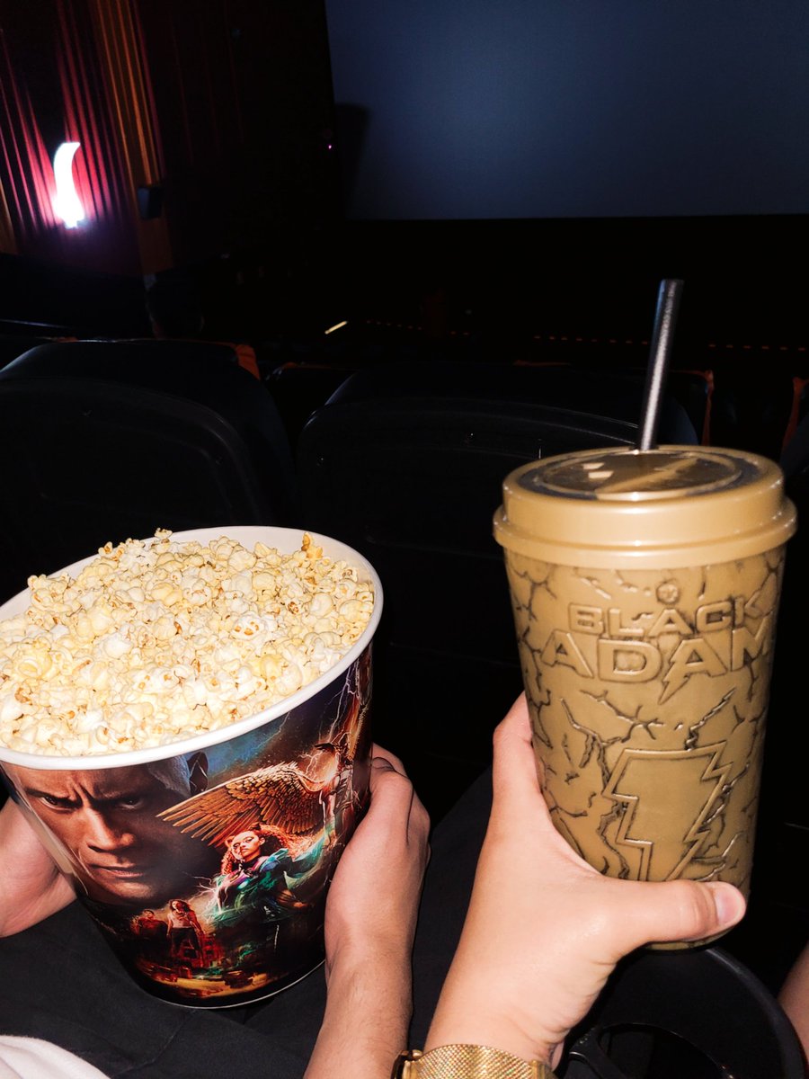 _giopirexs's tweet photo. QUE FILME BOM VSFD 
ser fã da DC tá sendo bom demais, os refrescos finalmente 😍 https://t.co/qbDPYrdWzb