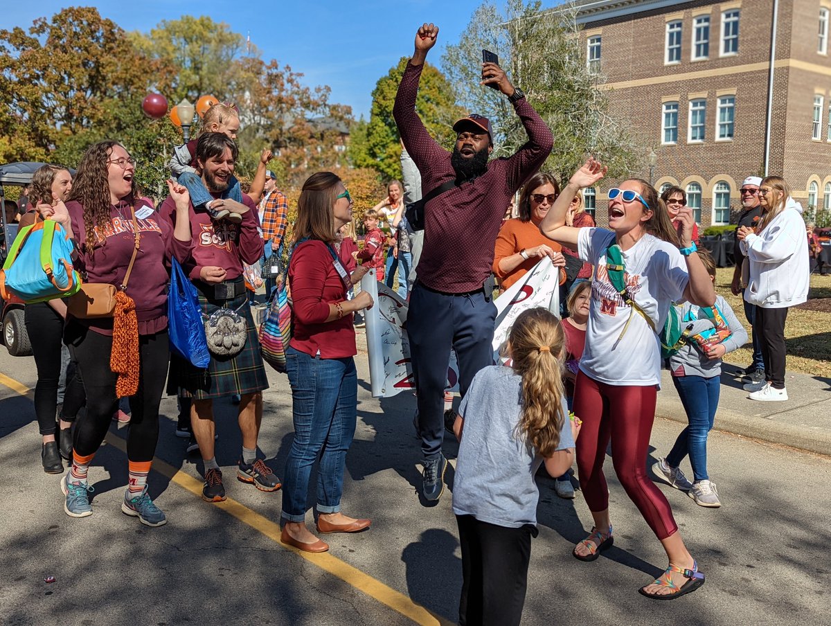 Scenes from a parade! @MaryvilleAlumni and current students alike joined together for the #HometoHowee22 Homecoming parade through campus today. The weather was perfect, the @MCScotsFootball team dominated afterward and smiles abounded along the way. We love #MCHC22!