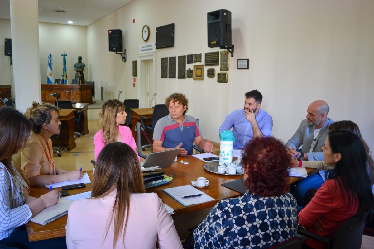 APESOAsoc's tweet photo. 🏛️ Días atrás participamos en el HCD de #BahíaBlanca del encuentro con instituciones y organizaciónes que impulsó la Comisión Permanente de Planificación y Promoción del Desarrollo Económico y Social, presidida por la concejala @LuMartinezZara. https://t.co/0azmh7zYWL