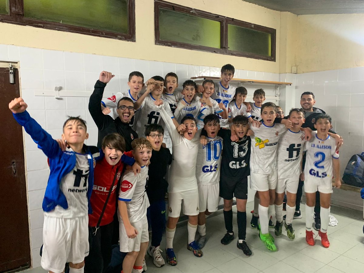 CanteraIllescas's tweet photo. Victoria del Infantil B ⚽️⚽️

El equipo ha ganado 1-2 al CD SP&amp;AL Serranillos en un partido donde se pusieron rápido por delante y en la segunda parte generó ocasiones para poder haber ampliado el marcador.

Gran intensidad y concentración chicos 👏

#CanteraIllescana https://t.co/3WDHUbW82s