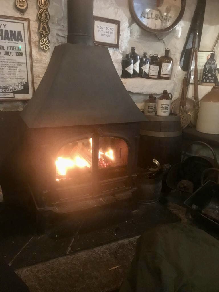 MalayaSingapore's tweet photo. We had lunch at a very nice & old pub,
#TheRoyalOak in nearby #Meavy, #Yelverton, #Devon
The staff were very friendly, the food was great with a lovely atmosphere, we were sat close to the log π₯
We highly recommend this pub ππ»
#RoyalOakInn ππ»
#Saturday #SaturdayMotivation https://t.co/LF18Os4Y5h