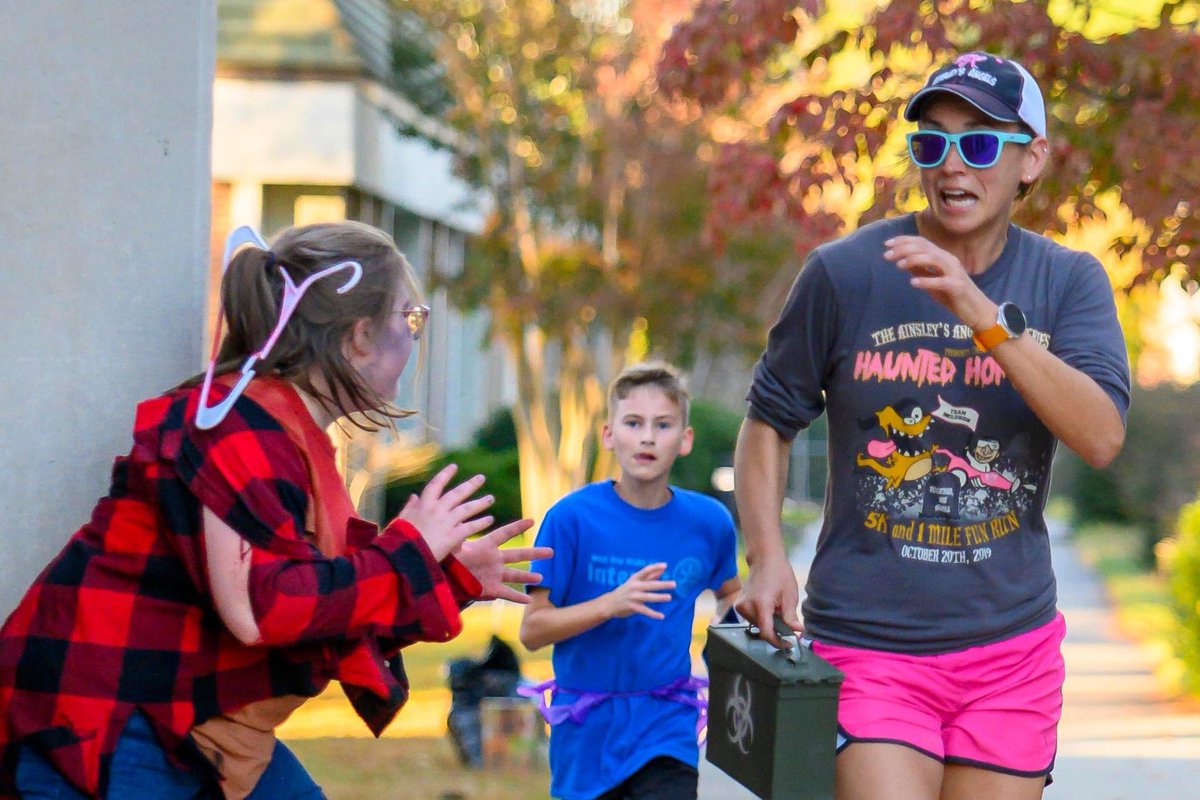 PinehurstGolfer's tweet photo. Zombie Run today to benefit Habitat for Humanity's Aging in Place Repair Program. Sponsored by Coldwell Banker and Sandhills Community College, the fundraiser assists the elderly to make repairs, helping them stay in their homes. @Habitat_org #inpinehurst https://t.co/ddzO8fHYsh