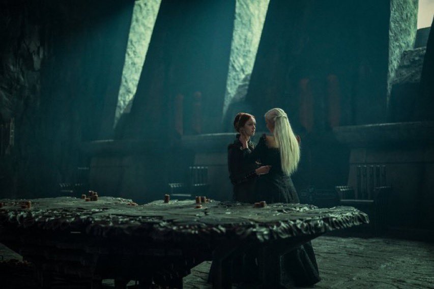 temptationslvre's tweet photo. “the moment aemond’s error was made known to her, lady alicent fled the red keep. mayhaps it was love or mayhaps it was guilt that made her flee, one does not know. but one does know that just as deeply as she missed her son lucerys, rhaenyra targaryen loved alicent hightower.” https://t.co/6qdj1y6S4H
