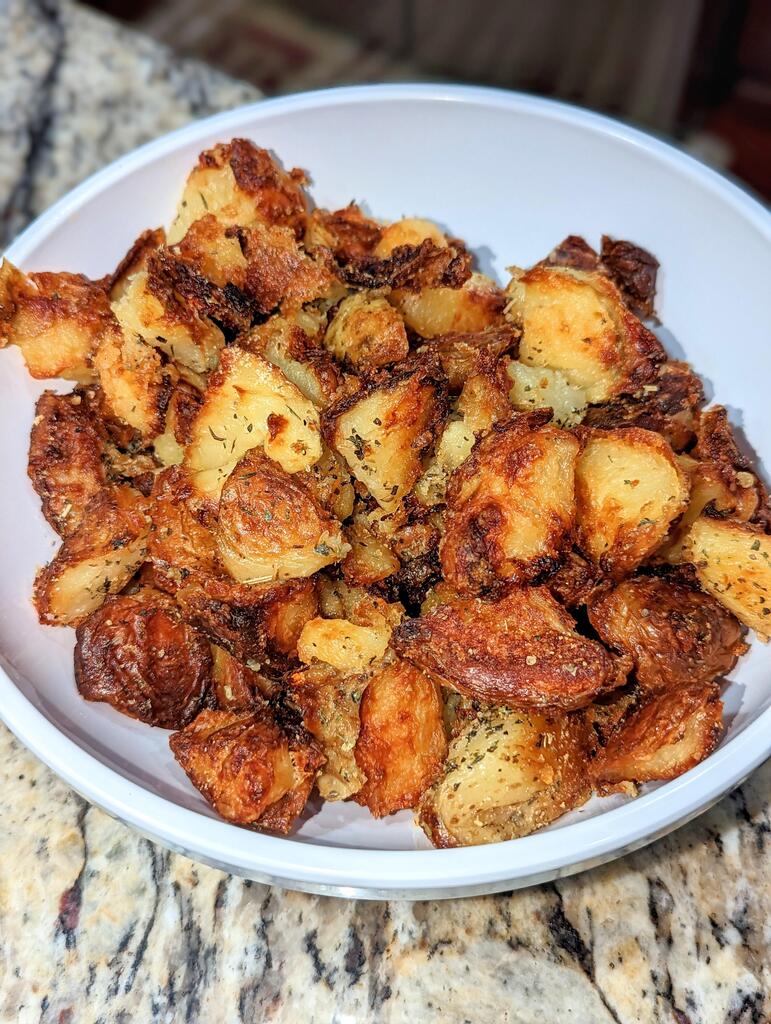 foodietechlab's tweet photo. [Homemade] crispy potatoes #viral #trending #foodie #foodblogger #foodphotography #ff #tbt #ico https://t.co/bCqmedBzWt